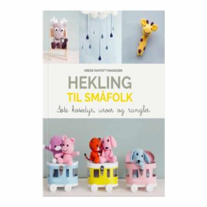 Coverbilde av 'Hekling til småfolk' av Vibeke Magnesen, en bok full av heklede kosedyr oppskrifter.