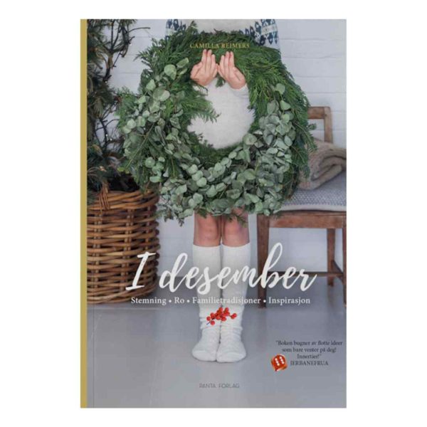 Coverbilde av 'I desember' av Camilla Reimers, en inspirerende guide for juletradisjoner.